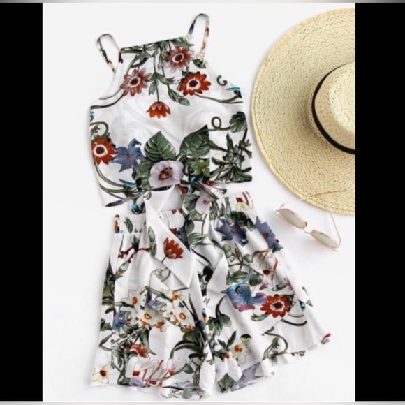 Beginning Boutique Floral Crop Top and Shorts set - White and Green - Picture 1 of 8